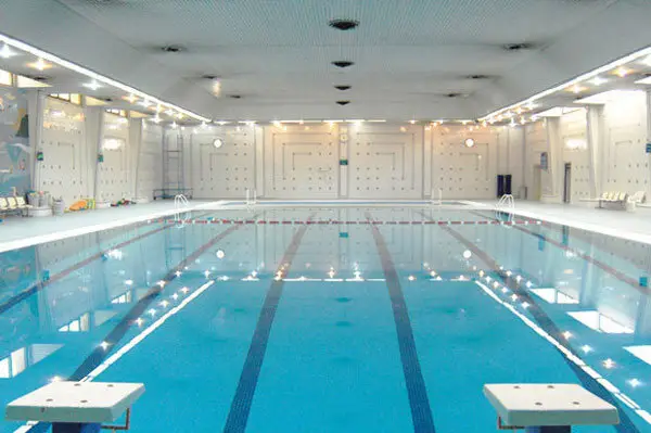 افتتاح استخر سرپوشیده هندیجان پس از ۱۵ سال با حضور وزیر ورزش