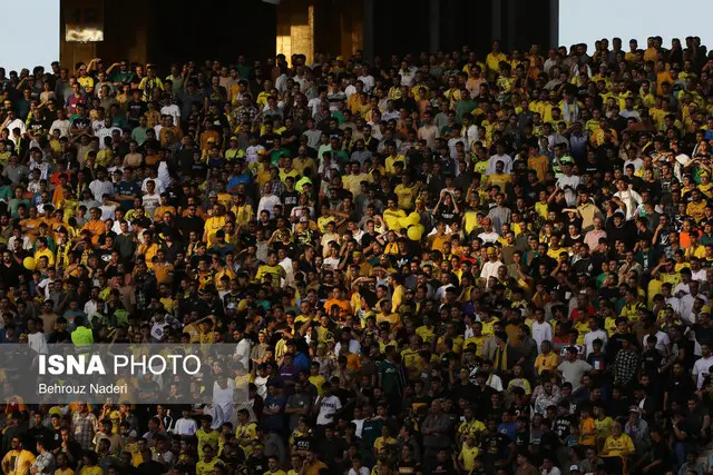 سپاهان – استقلال با تاخیر آغاز می‌شود