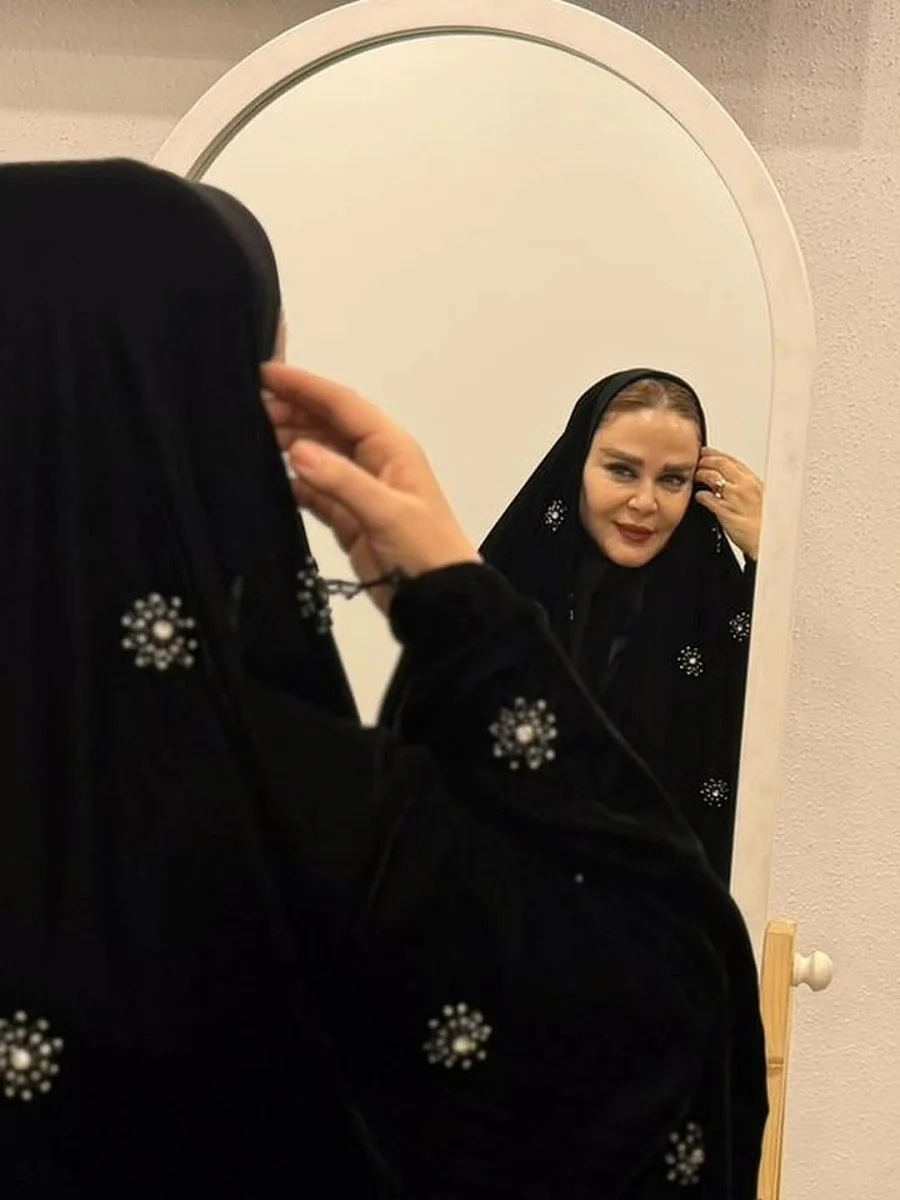 بهاره رهنما با عبای مخملی 1