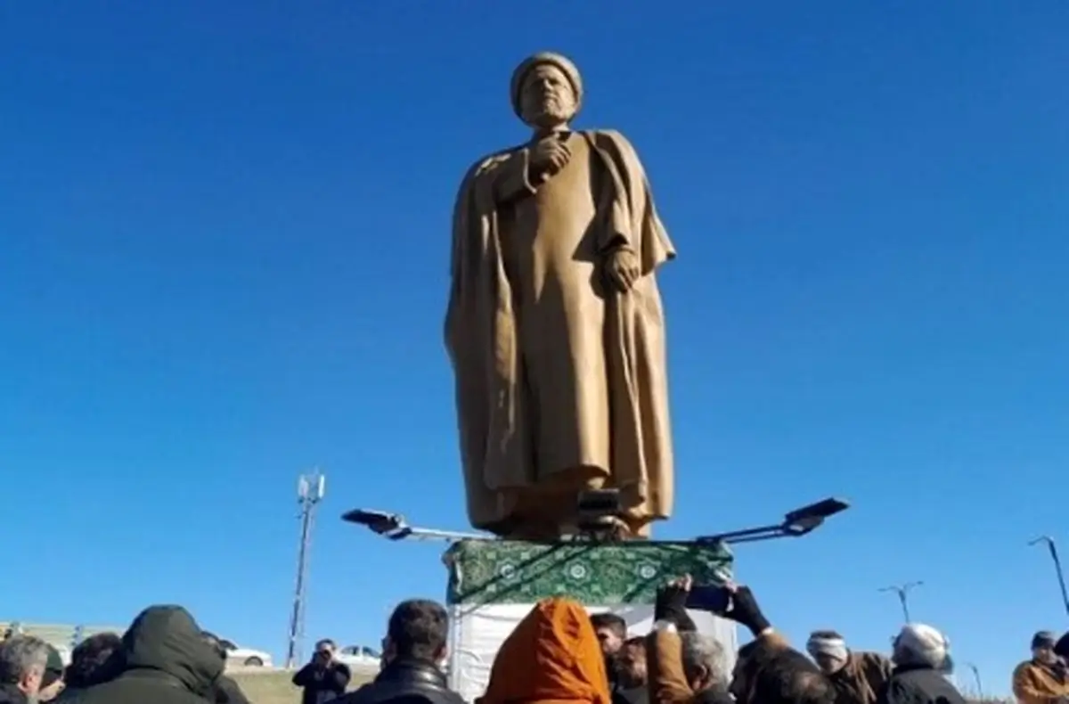 مجسمه شهید رئیسی سقوط کرد