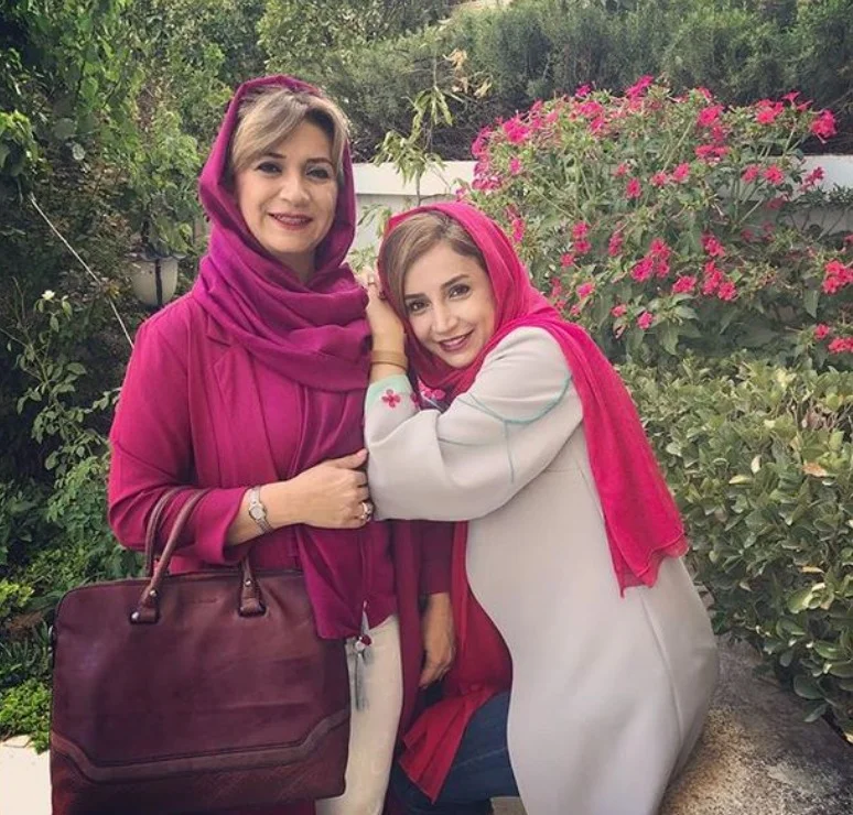 شبنم قلی خانی و خواهرش