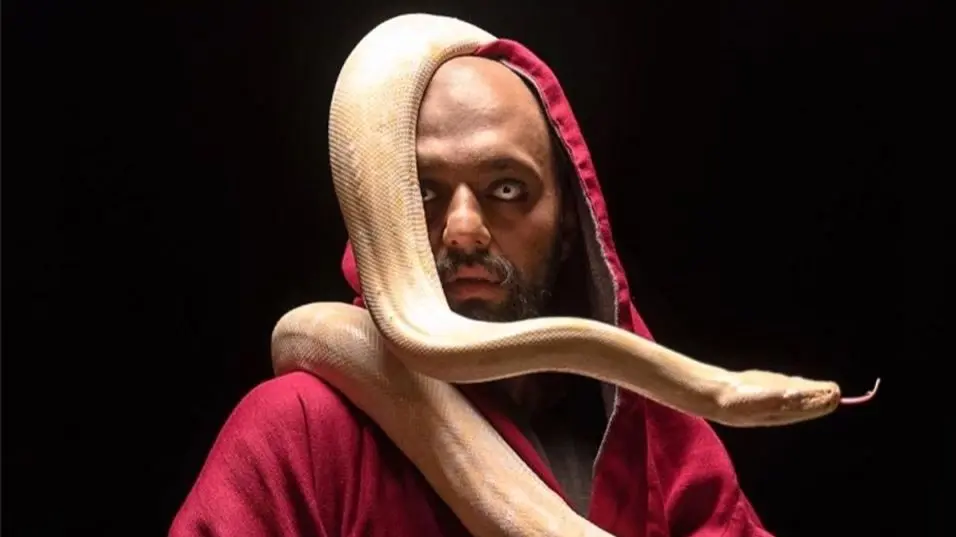 خانه‌ی به سبک سنتی و قدیمی صابر ابر؛ وسایل مدرن در کنار سادگی اصیل ایرانی/چه رومیزی گل گلی خوشگلی هم داره+ تصویر