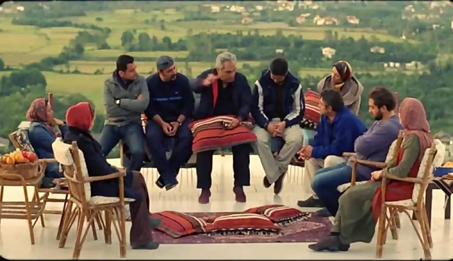 مهران مدیری در پل چوبی