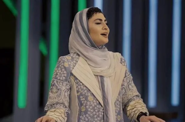 مریم مومن در چیدمانه⁩