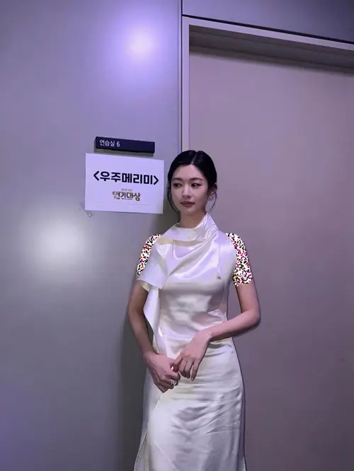 پیراهن ساتن جونگ سومین