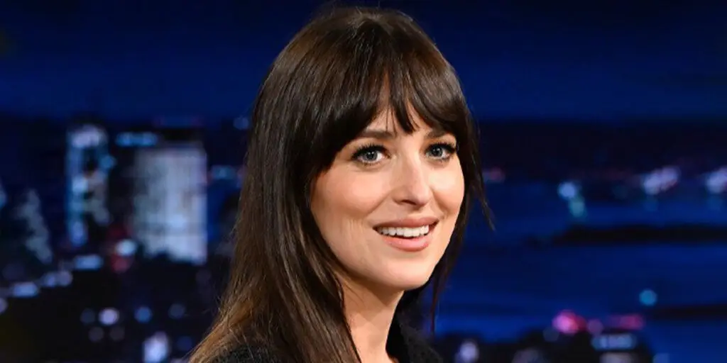 داکوتا جانسون با استایل باشگاهی‌ نشان داد که در ساده‌ترین تیپ‌ها هم جذاب است