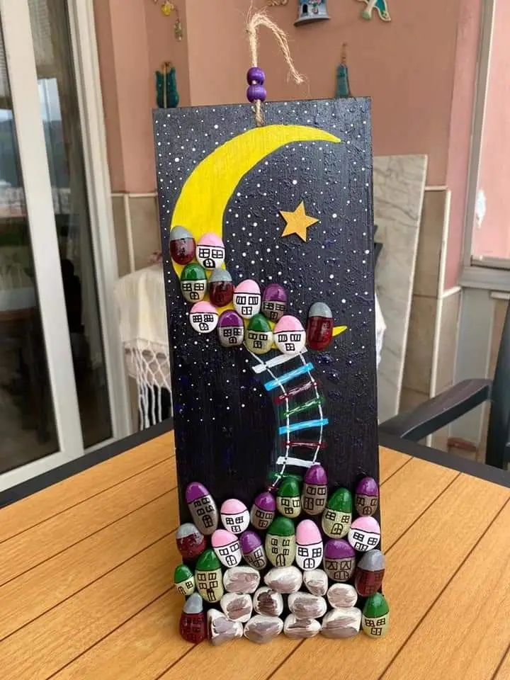 تابلو و دیوارکوب خوشگل با سنگ های نقاشی شده