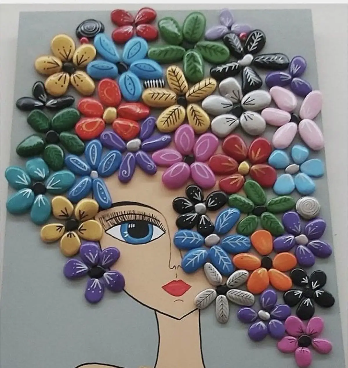 تابلو و دیوارکوب خوشگل با سنگ های نقاشی شده