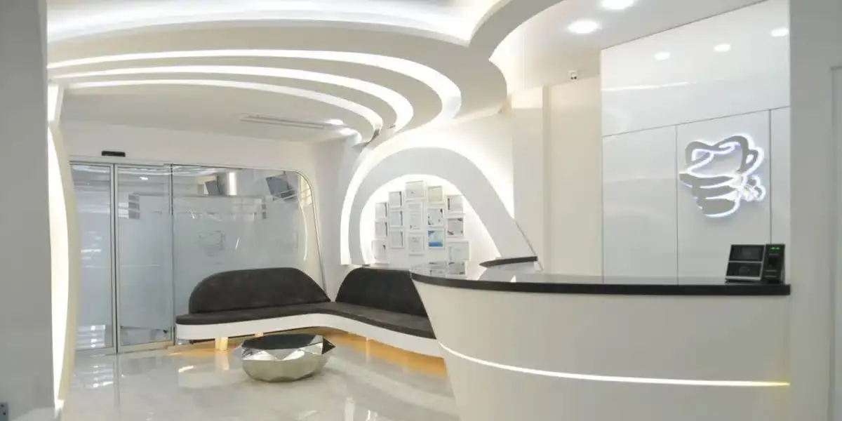 دکتر بهمن پوراقدم - جراح ایمپلنت و لثه و متخصص زیبایی