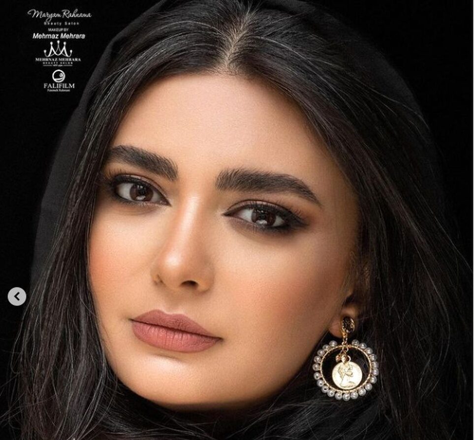 نگاهی به کیک تولد رنگین‌کمانی 45 سالگی لیندا کیانی با دیزاین گل‌های خاص/ وقتی هنر شیرینی‌پزی به اوج می‌رسه!😍 +عکس