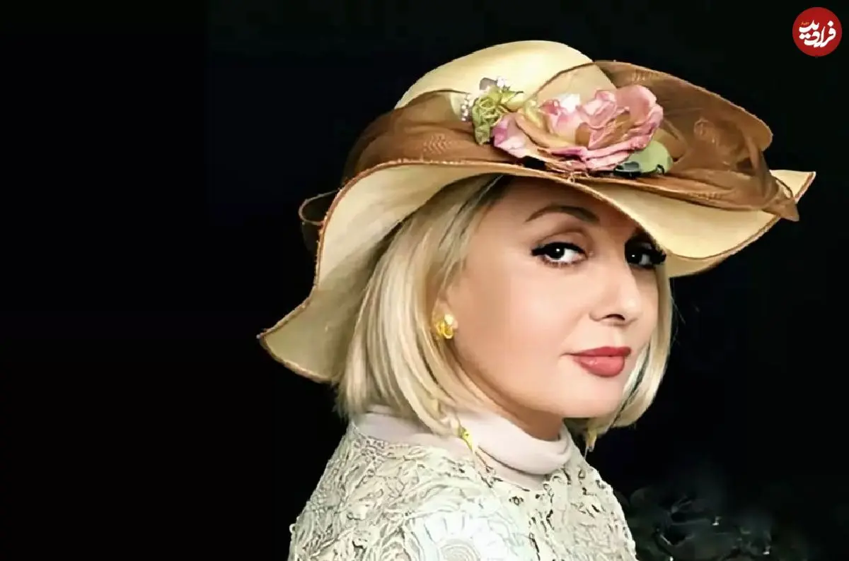 عکس| سفر در زمان؛ «گوگوش» در 20 سالگی و در حال اجرا در پاریس؛ سال 1349