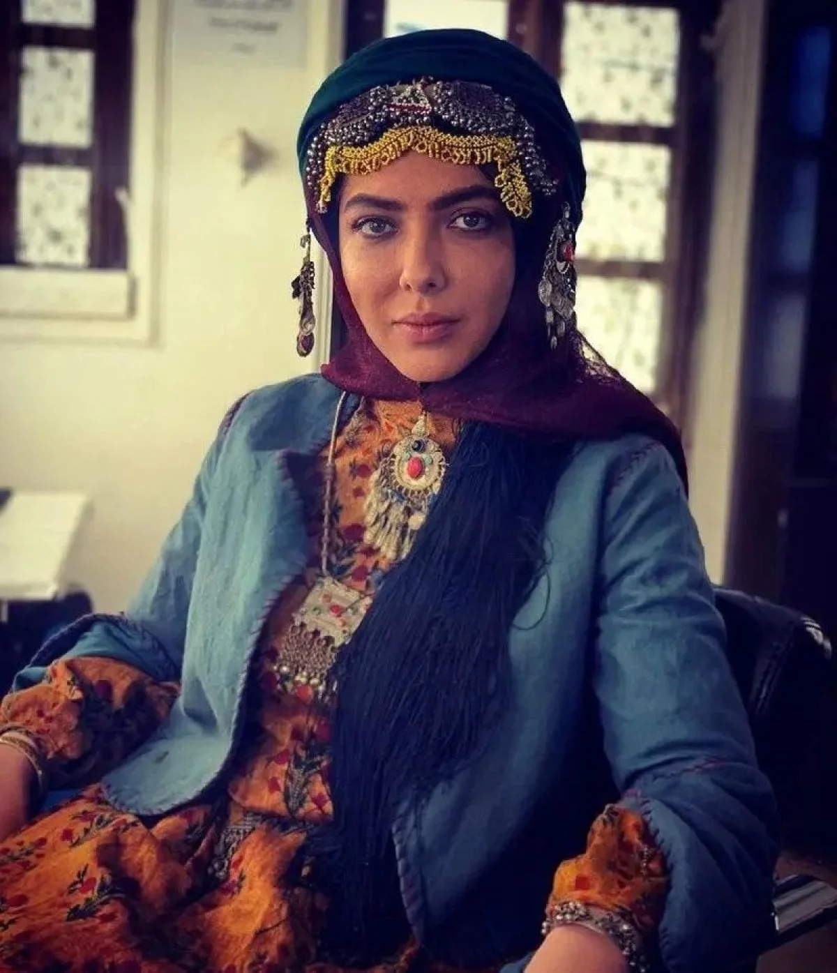 لیلا اوتادی با لباس سنتی قشقایی؛ اصالتی ایرانی و استایلی چشمنواز لیلا اوتادی با لباس سنتی قشقایی؛ اصالتی ایرانی و استایلی چشمنواز